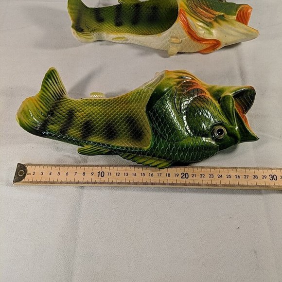Green Bass Fish Flops Sandals Fishing Flip Flops Men's 42/43 9.5 Summer Gag Gift - Picture 11 of 13